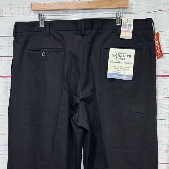 dockers signature khaki relaxed fit pleated black 40x29 - Picture 5 of 8